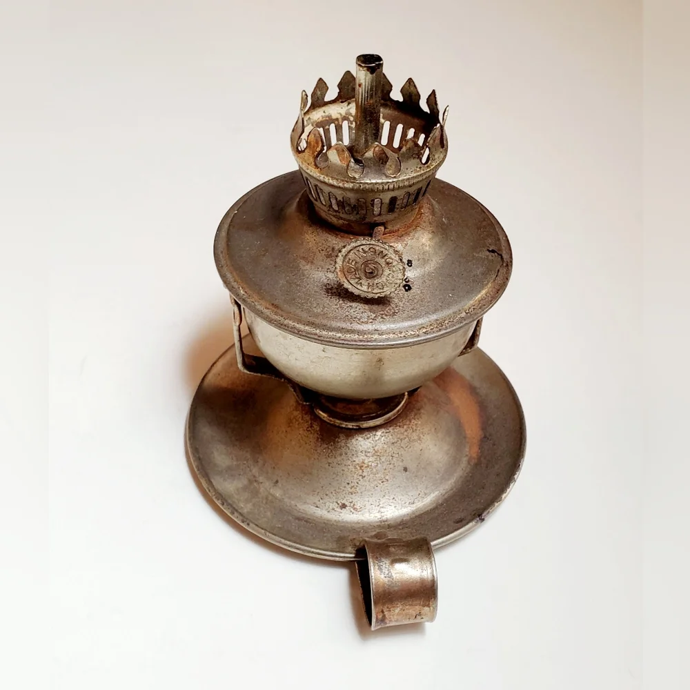 Vintage Handheld Swivel Kerosene Oil Lamp Lantern Made In Hong Kong